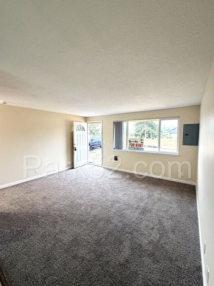 1707 Garfield St S - Photo 4 of 12