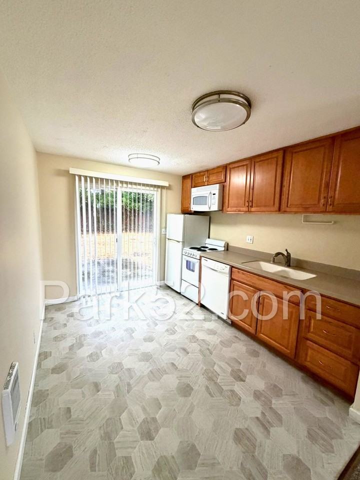 1707 Garfield St S - Photo 5 of 12