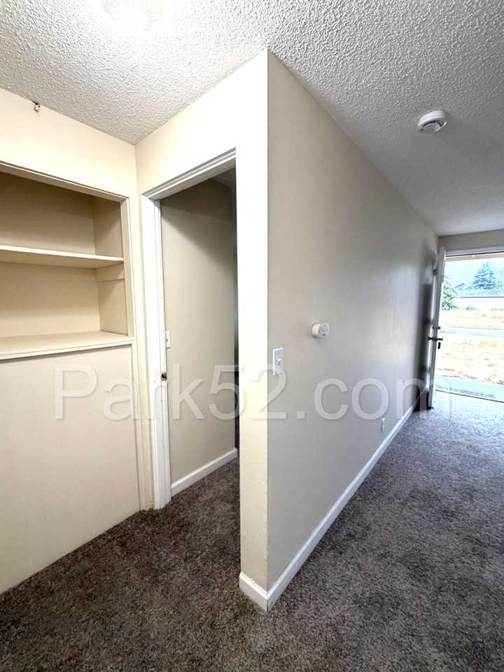 1707 Garfield St S - Photo 7 of 12