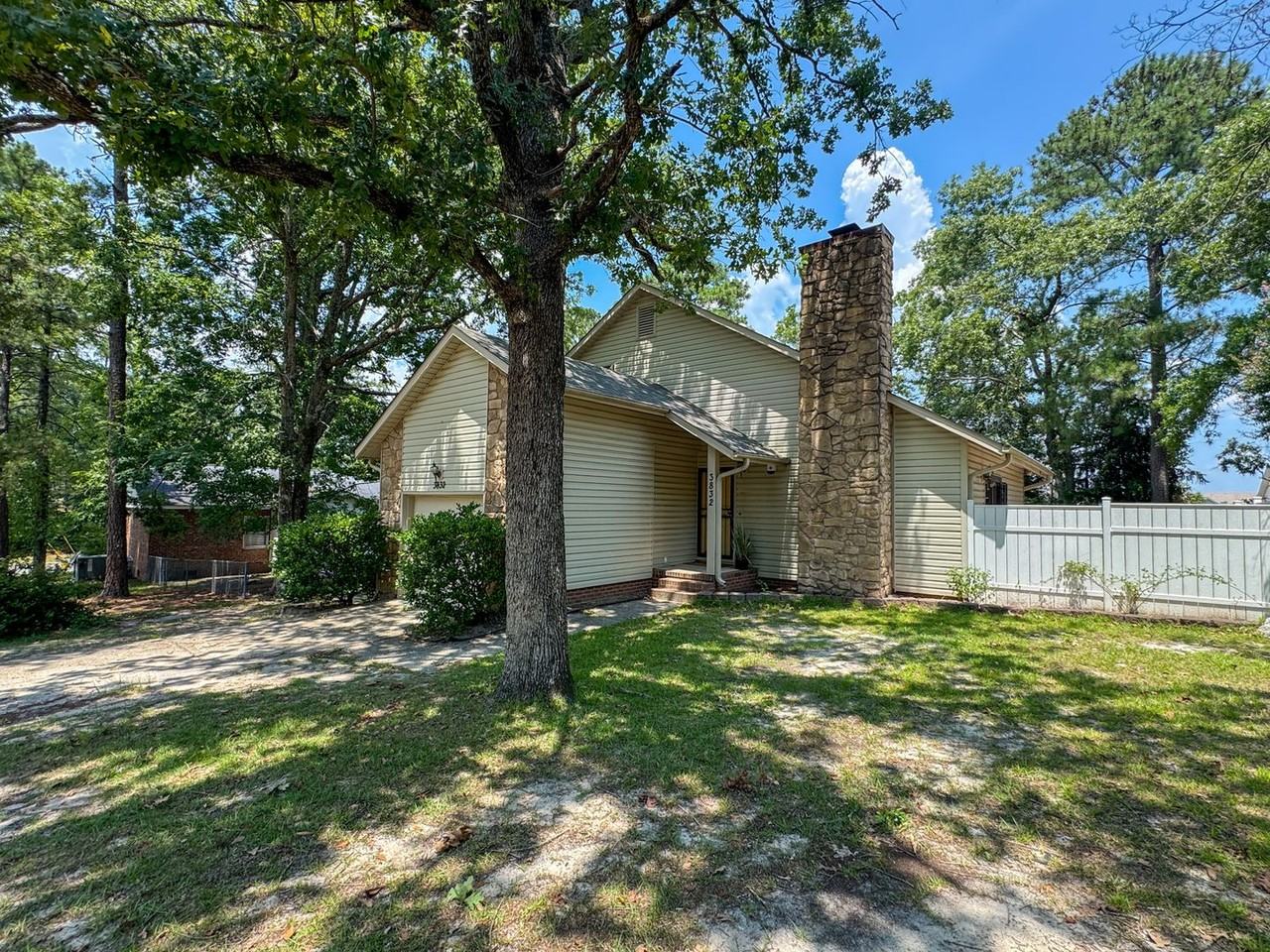 3832 Sarasota Dr - Photo 2 of 17