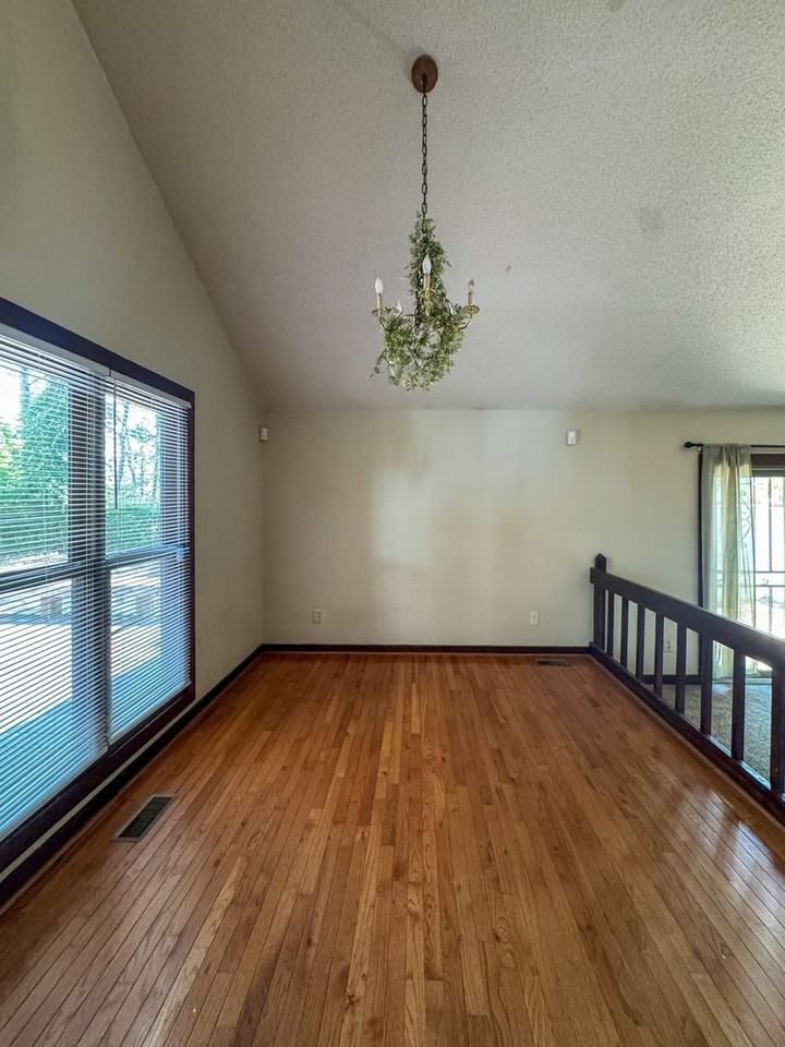 3832 Sarasota Dr - Photo 6 of 17