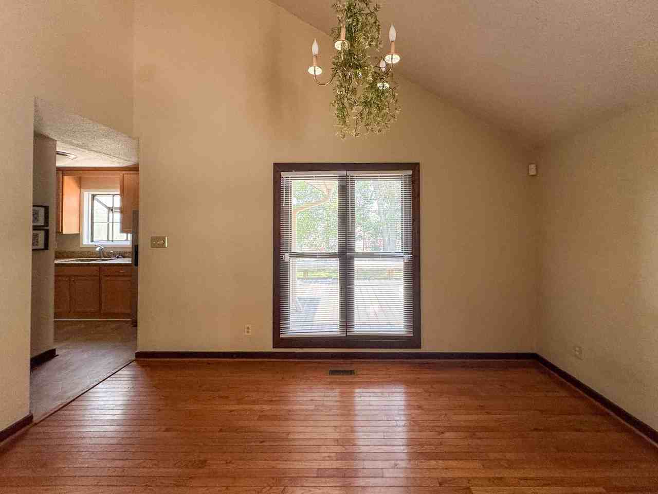3832 Sarasota Dr - Photo 7 of 17
