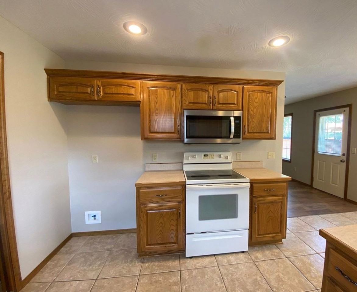 984 W Bates Dr - Photo 3 of 23