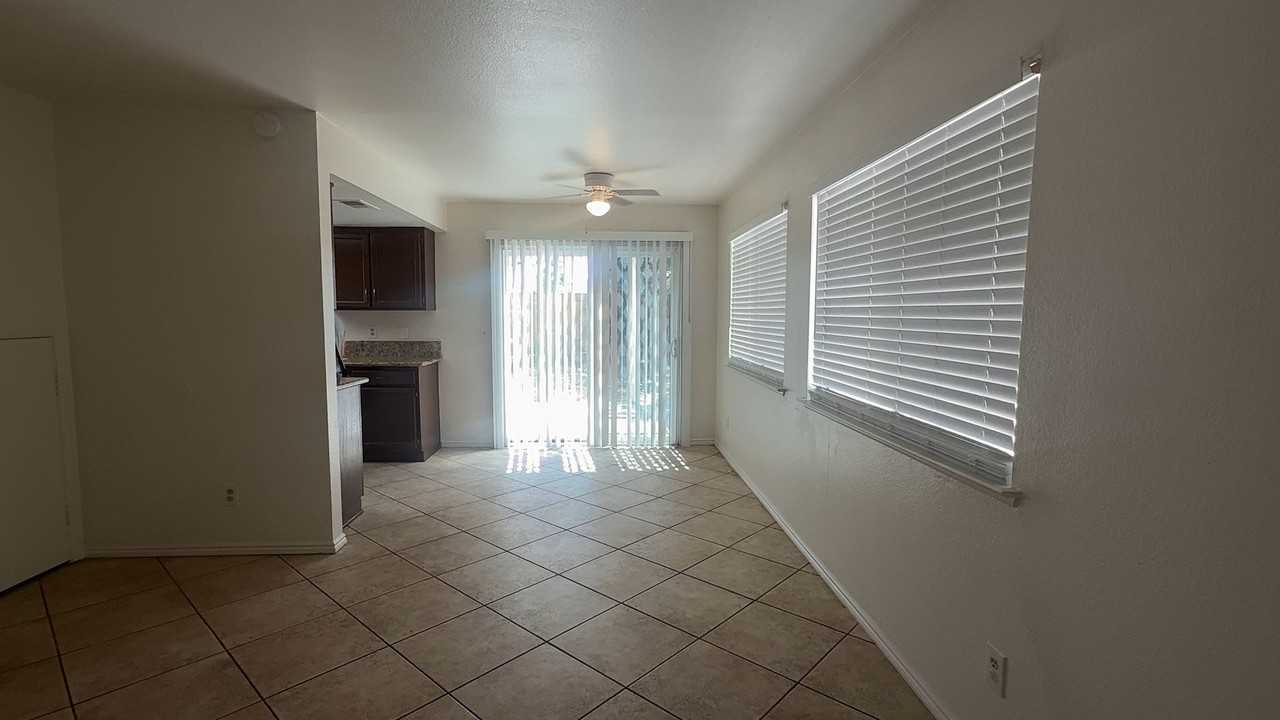 1096 Burton St - Photo 6 of 8