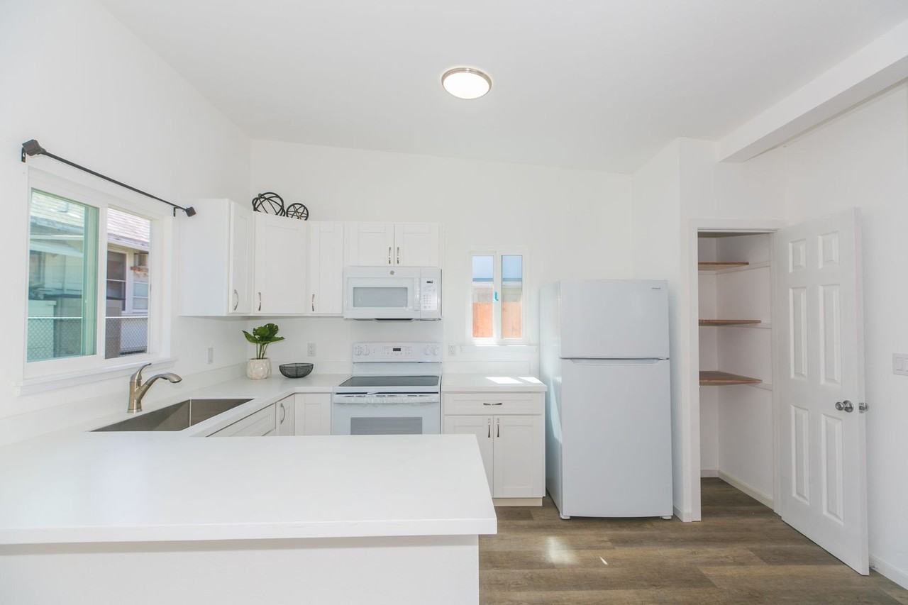 3052 Hinano St - Photo 4 of 14