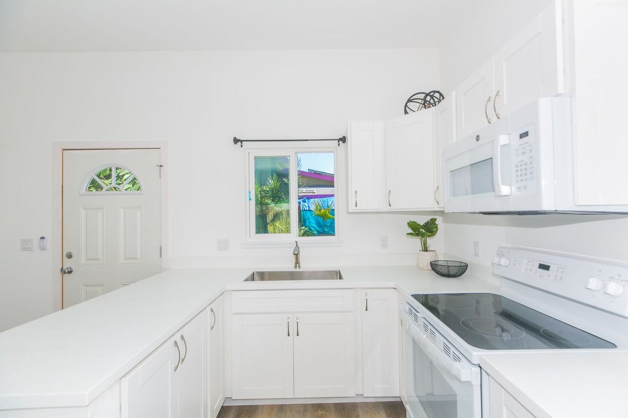 3052 Hinano St - Photo 5 of 14