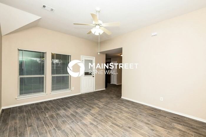 1231 Cherokee St - Photo 3 of 17