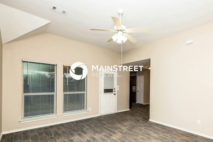 1231 Cherokee St - Photo 4 of 17