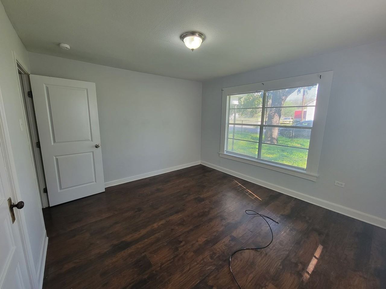 918 Preston St - Photo 4 of 20