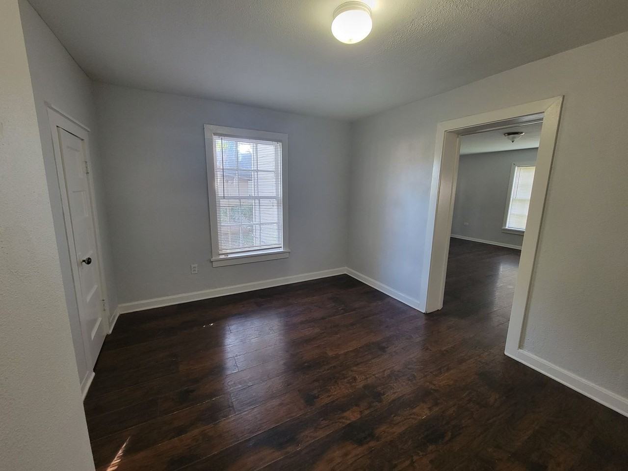 918 Preston St - Photo 5 of 20