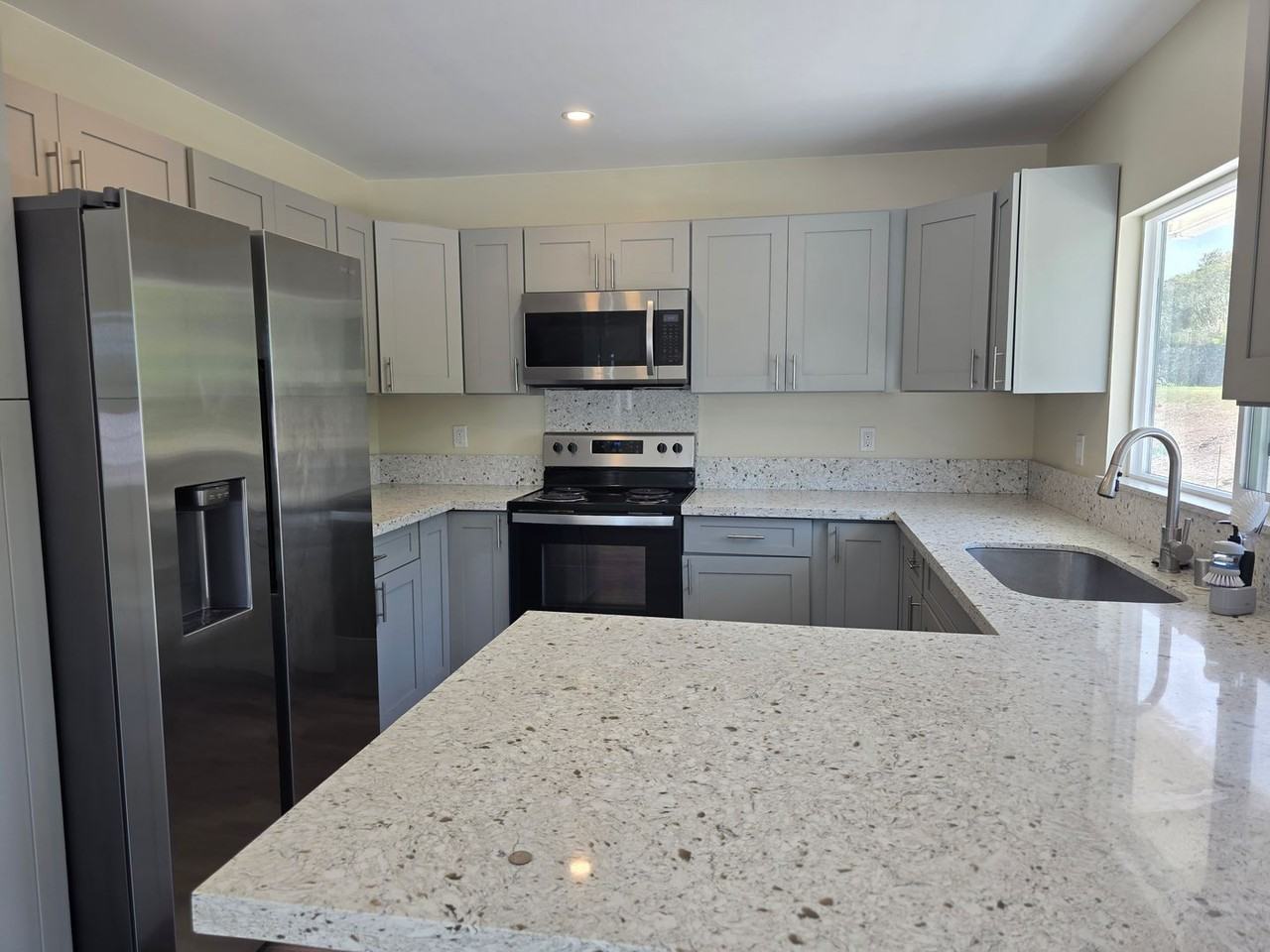 523 Ilimano St - Photo 4 of 16