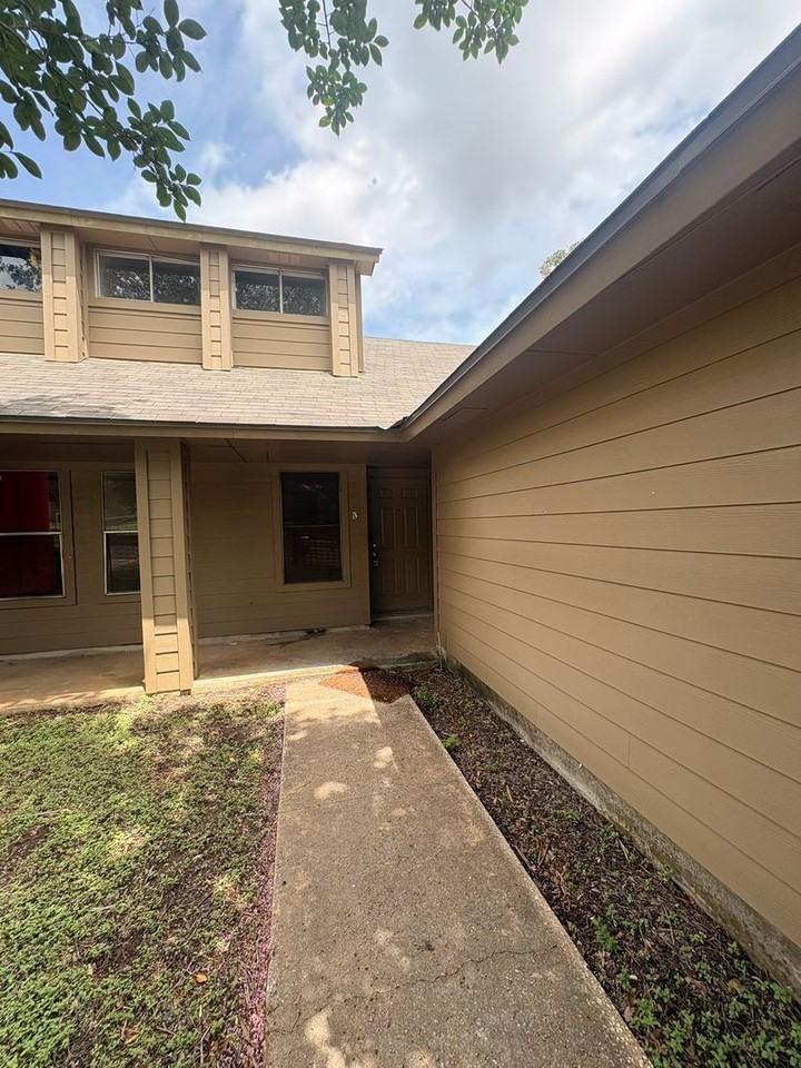 12406 Coronet St - Photo 2 of 19