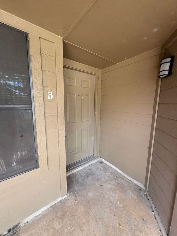 12406 Coronet St - Photo 3 of 19