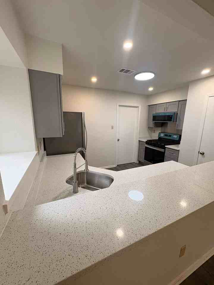 12406 Coronet St - Photo 4 of 19