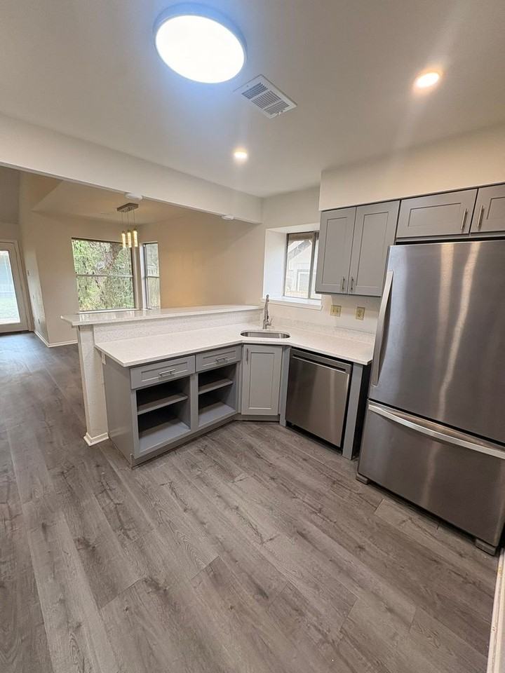 12406 Coronet St - Photo 5 of 19