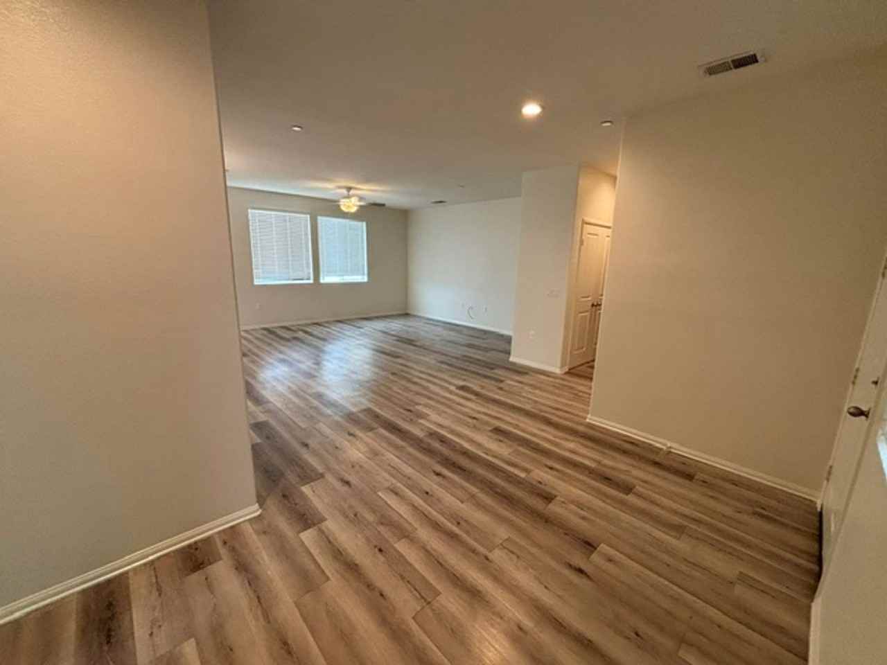 210 Monterrey St - Photo 4 of 16