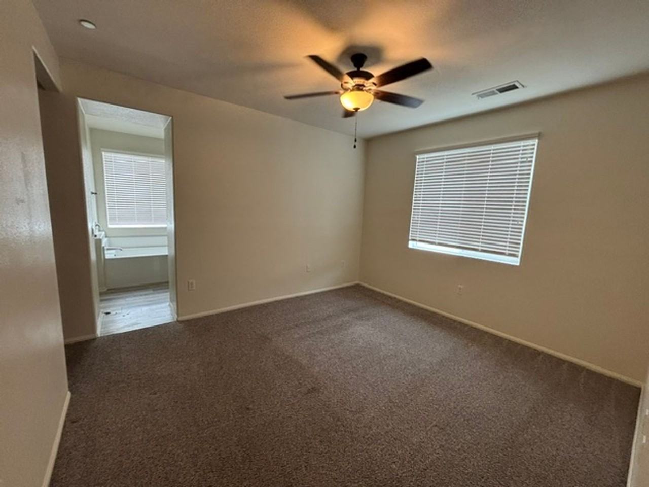 210 Monterrey St - Photo 6 of 16