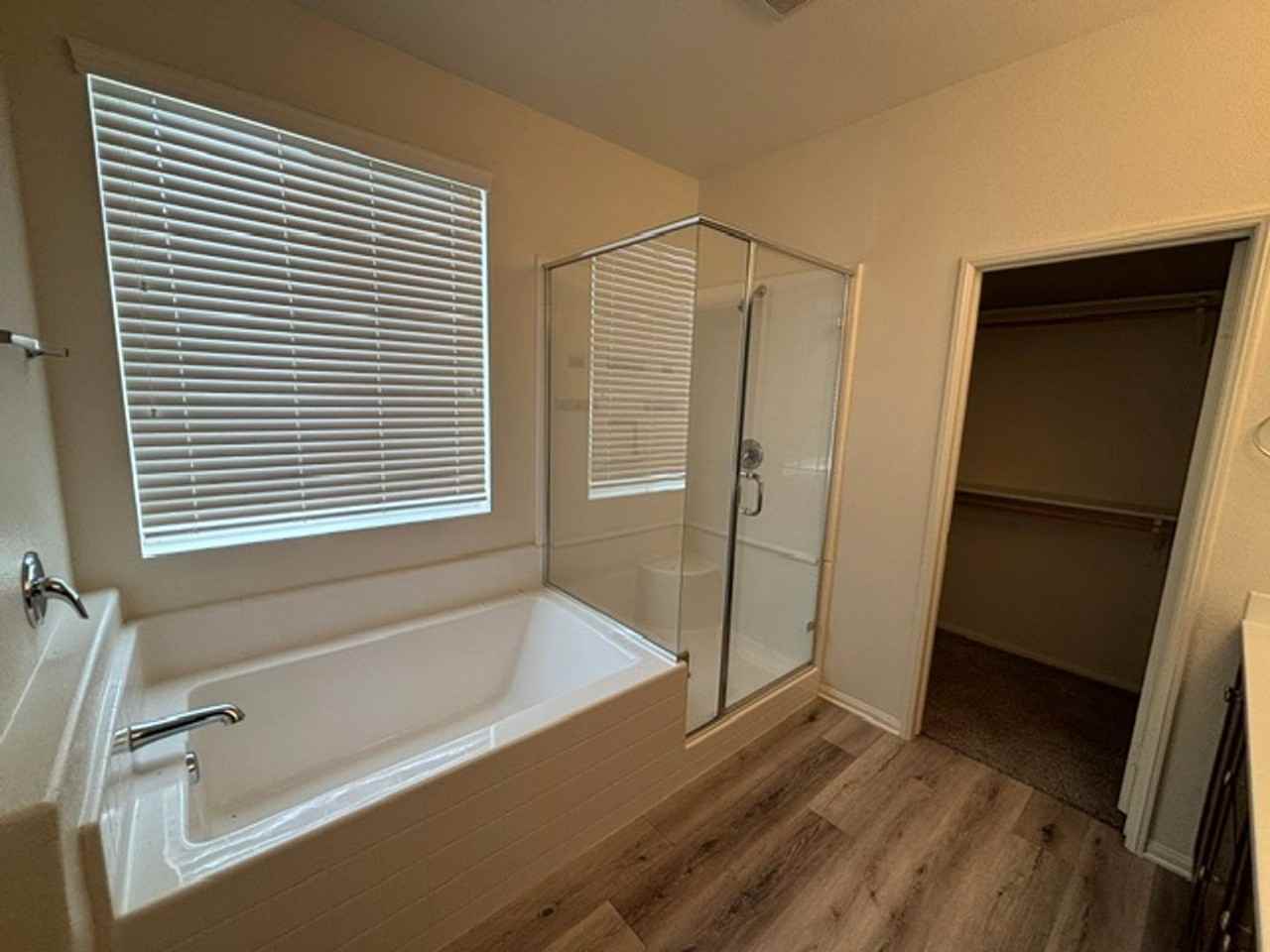 210 Monterrey St - Photo 7 of 16