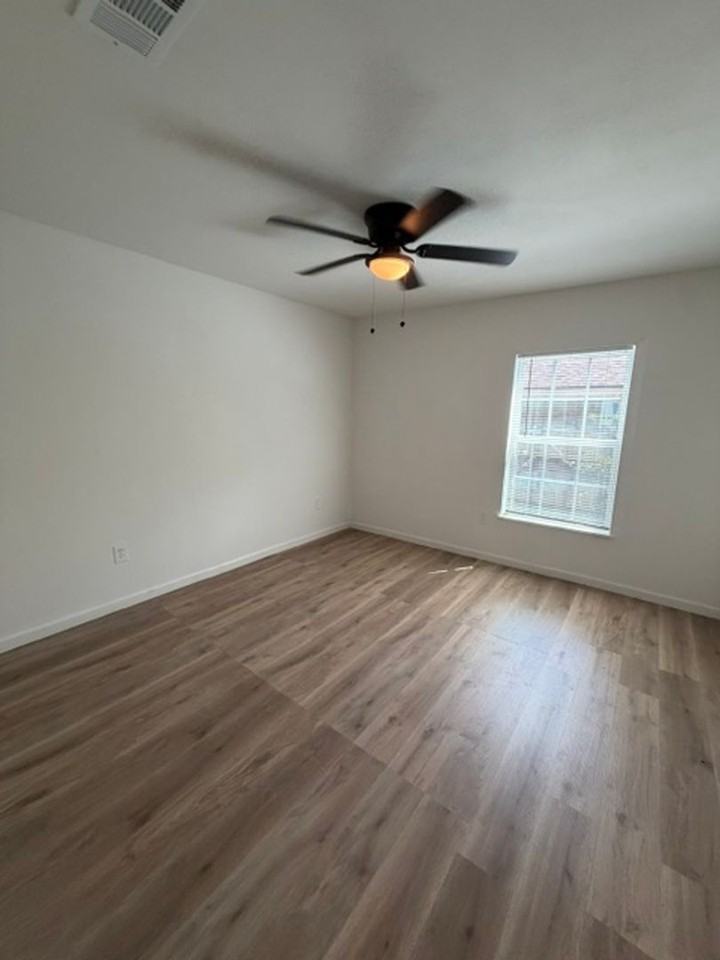 2123 Burnett Ave - Photo 6 of 10