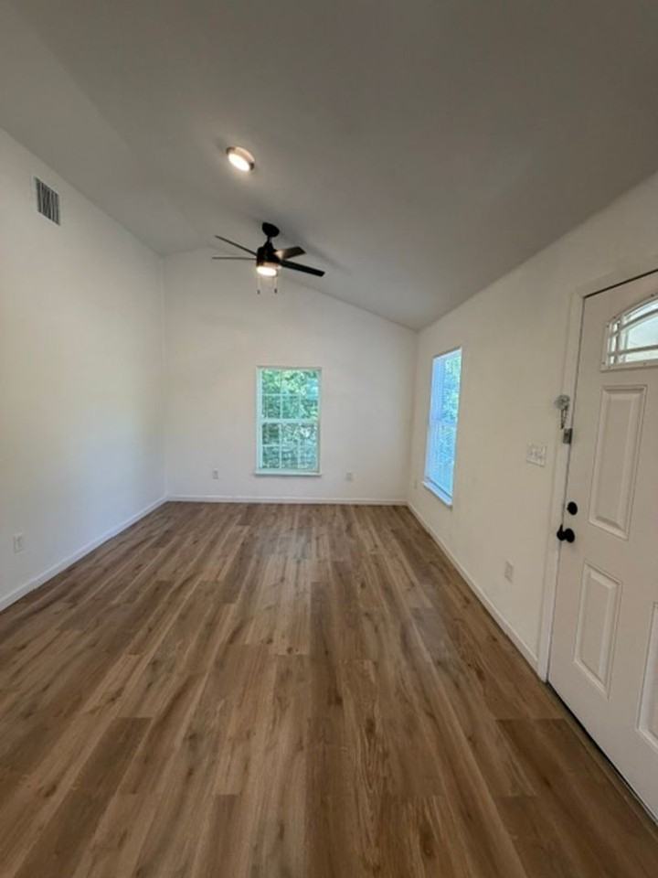2123 Burnett Ave - Photo 2 of 10