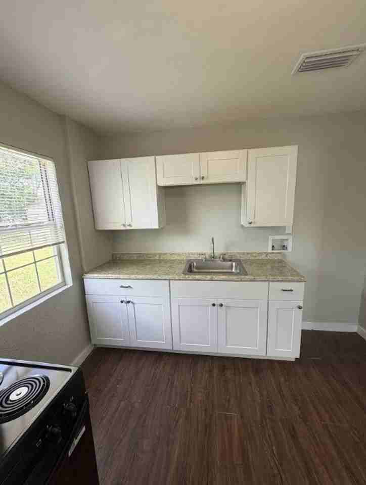 2529 Shropshire St - Photo 4 of 12