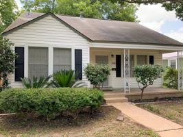 featured image of 1031 E 44th St