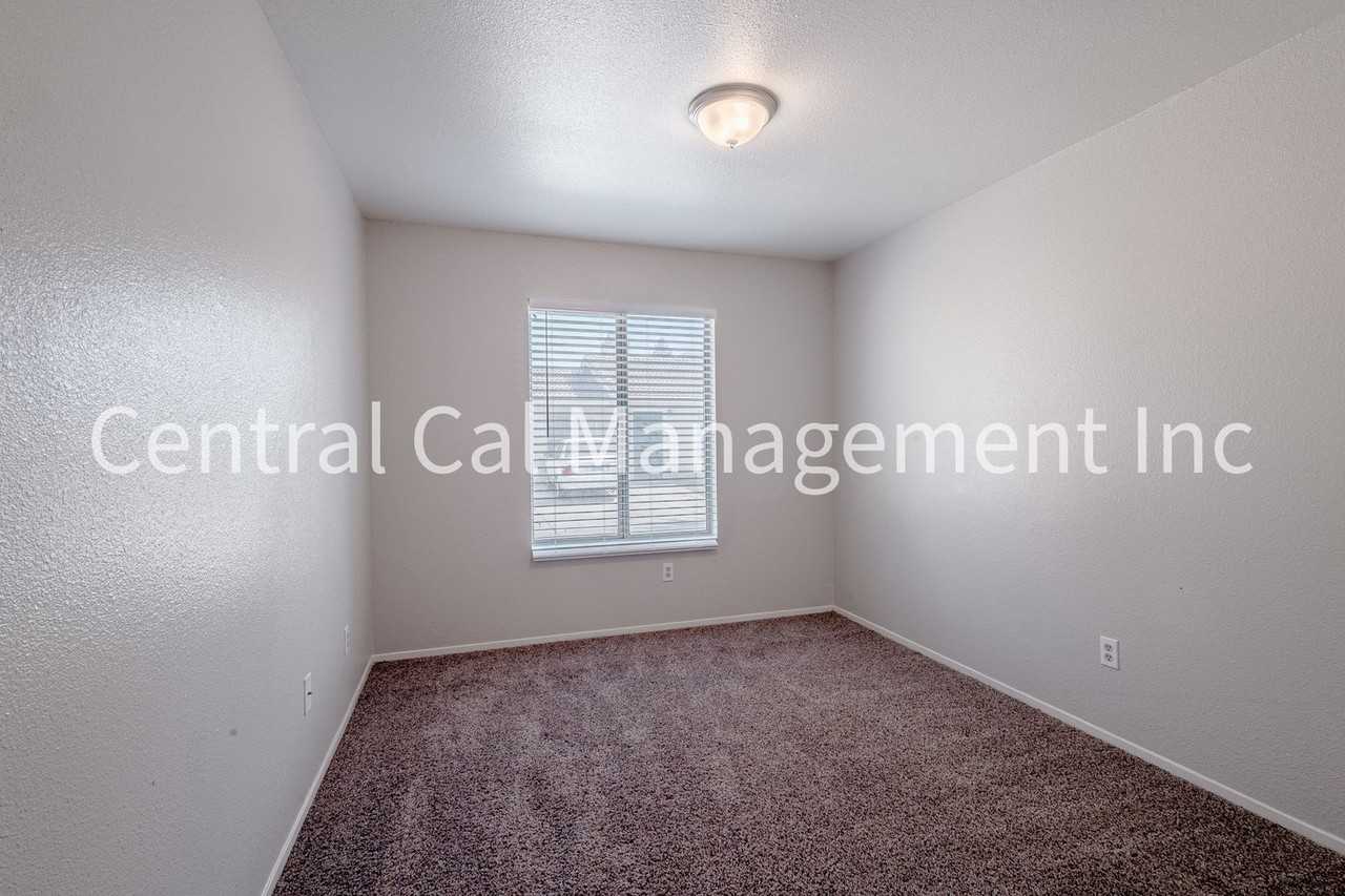 3118 Brookside Dr - Photo 5 of 30