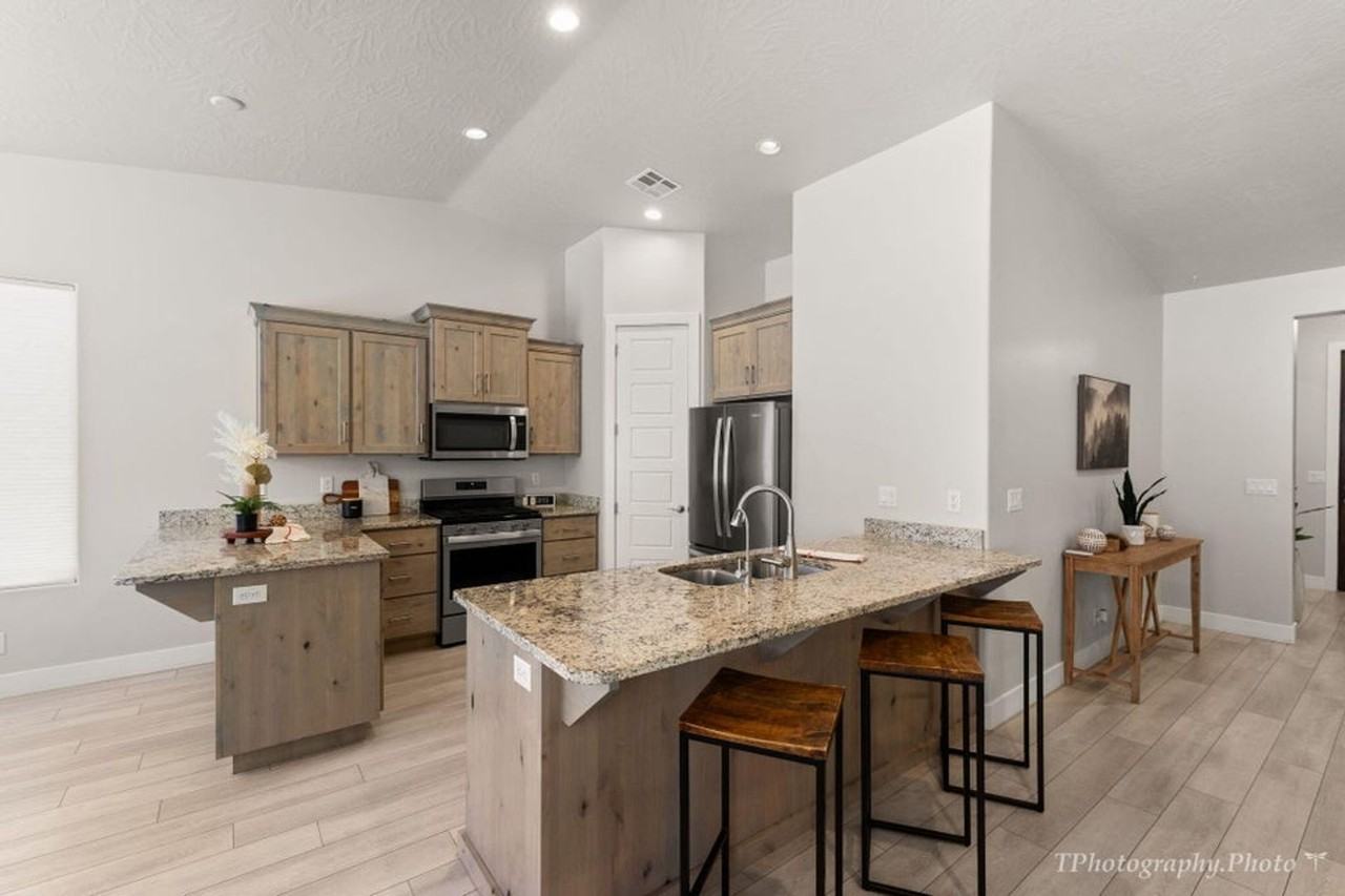202 W White Pearl Dr - Photo 2 of 26