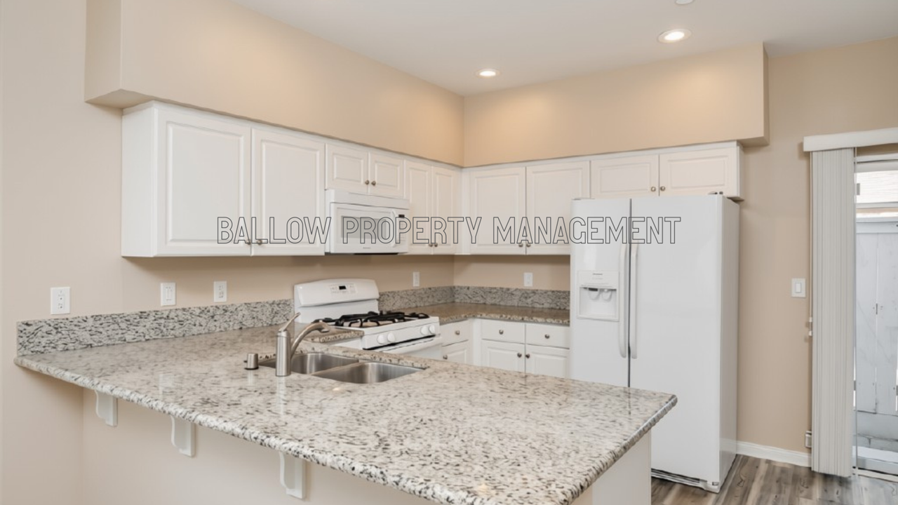 1327 Holly Ave - Photo 2 of 10