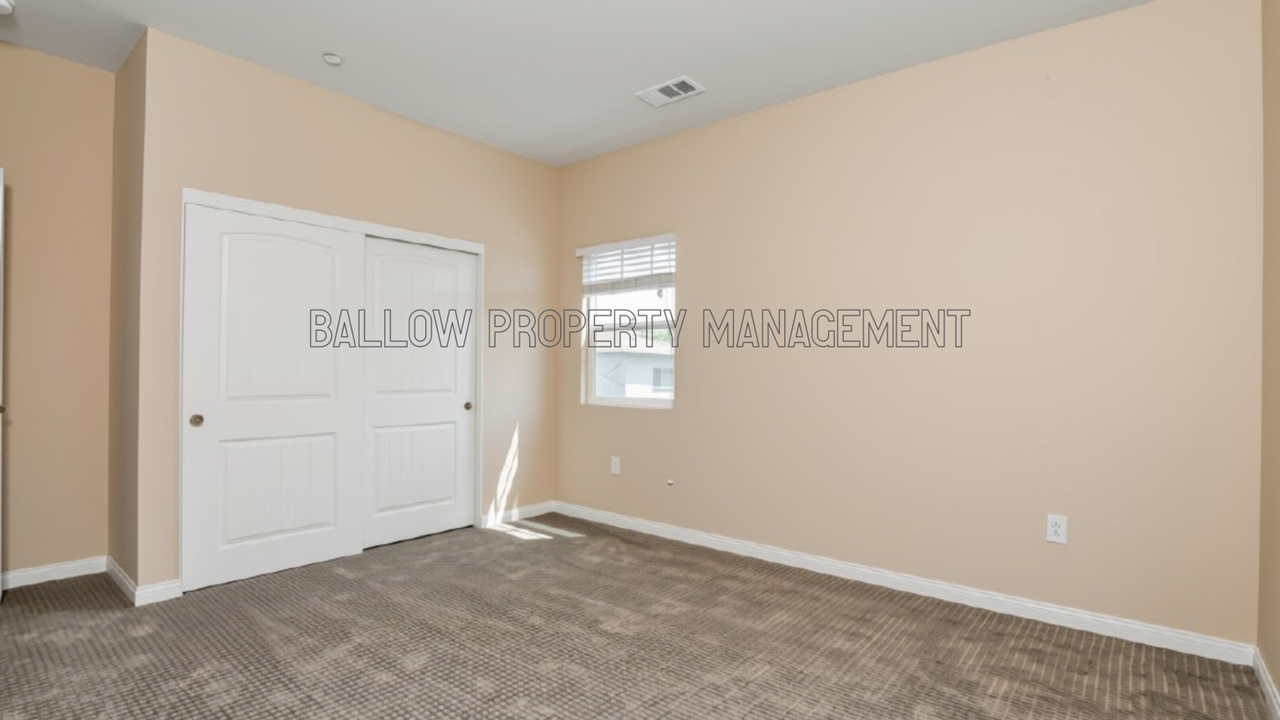 1327 Holly Ave - Photo 3 of 10