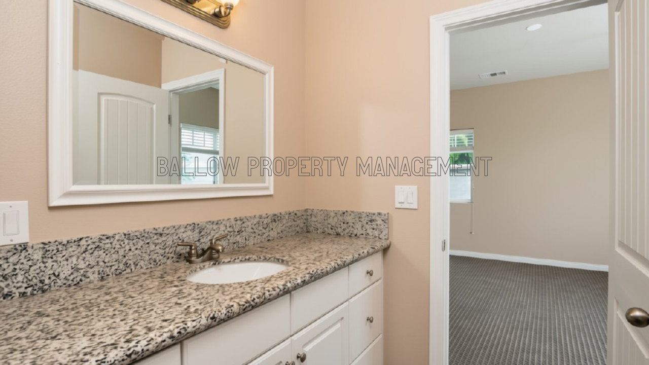 1327 Holly Ave - Photo 5 of 10