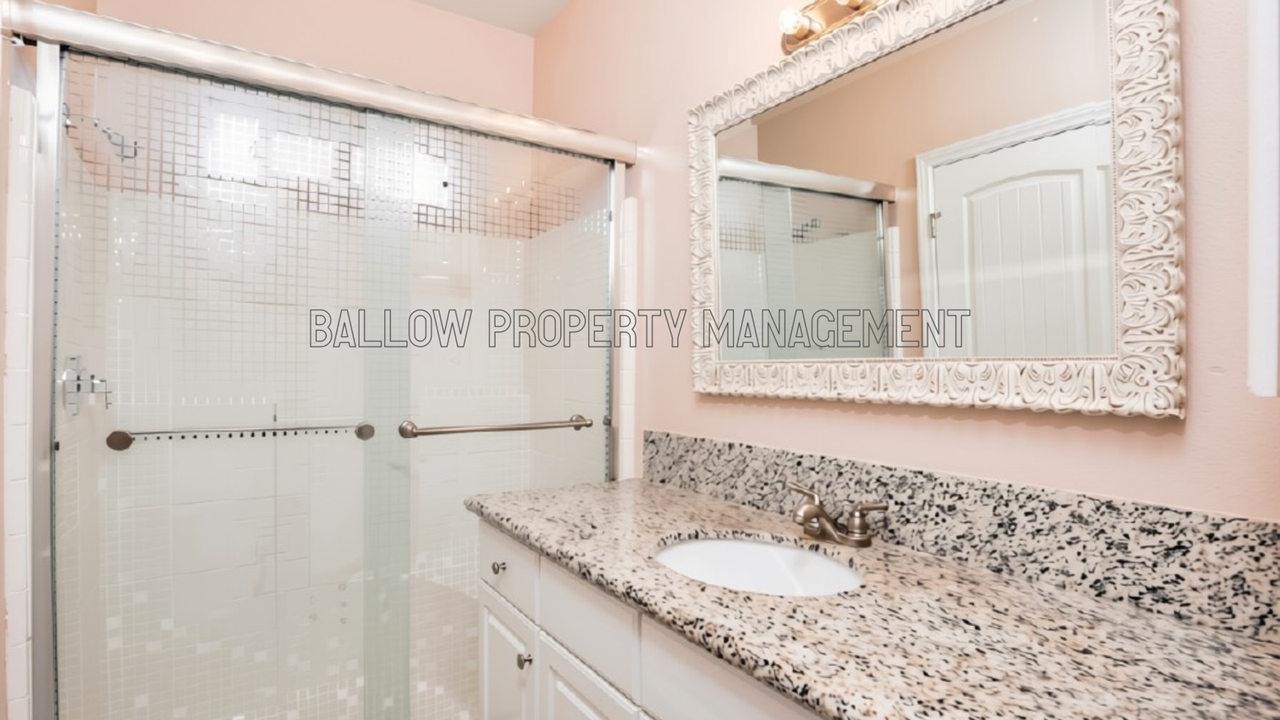 1327 Holly Ave - Photo 6 of 10