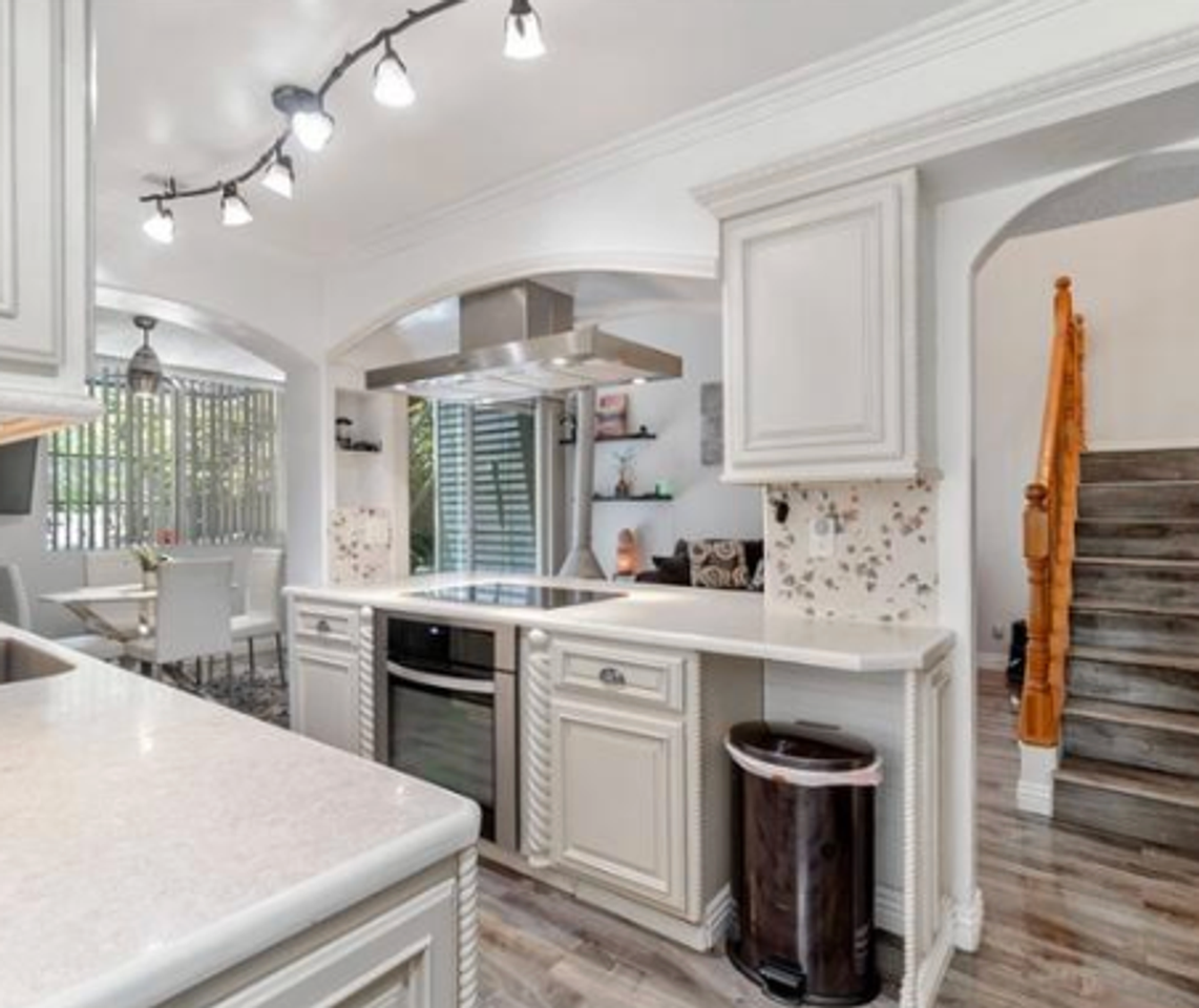 25645 Pine Creek Ln - Photo 3 of 12