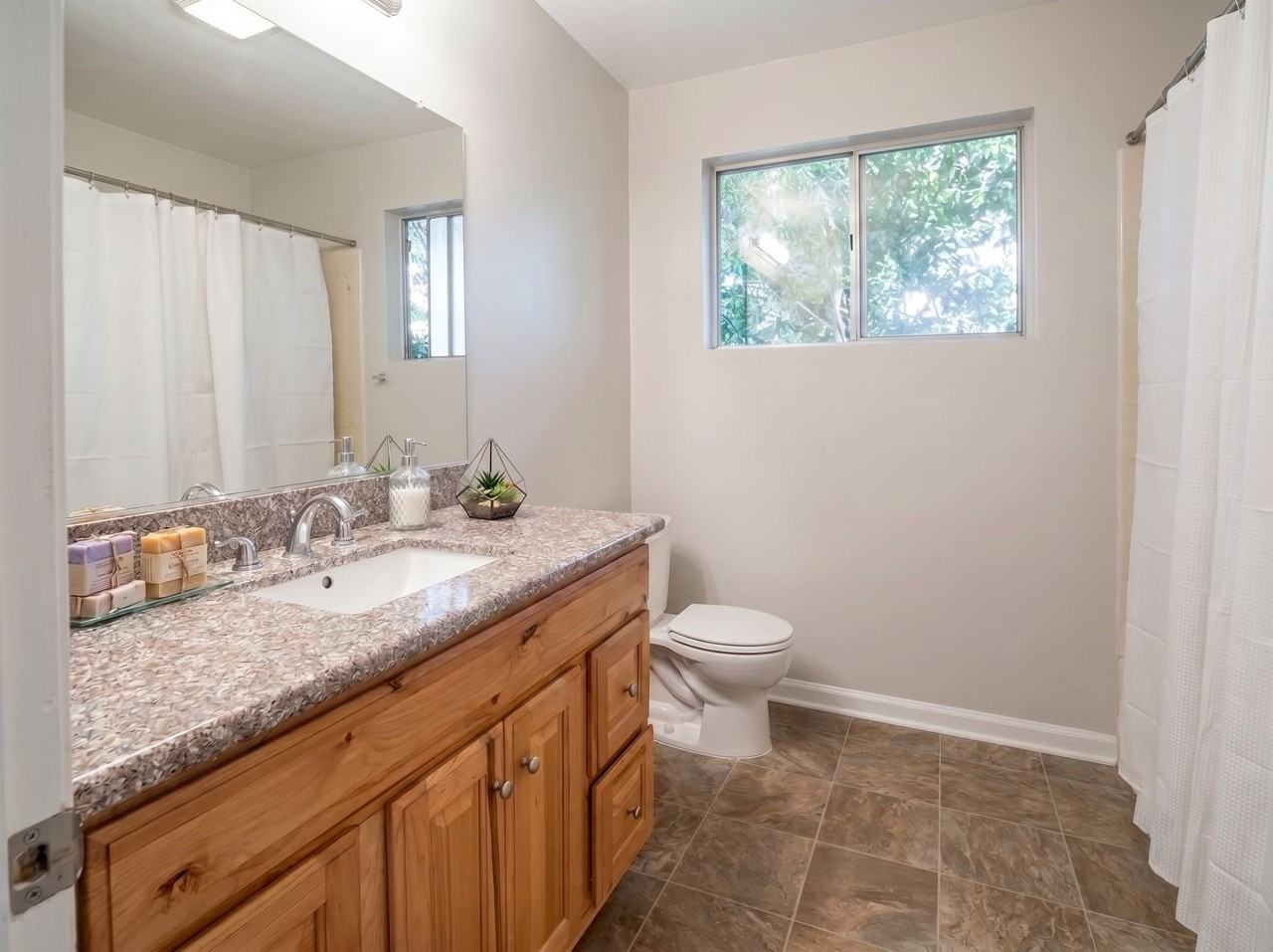 11915 Burbank Blvd Valley Village, CA 91607 - Photo 5 of 11