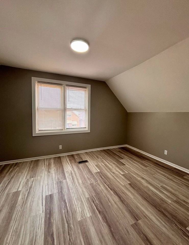 437 Vernon Ave - Photo 7 of 8