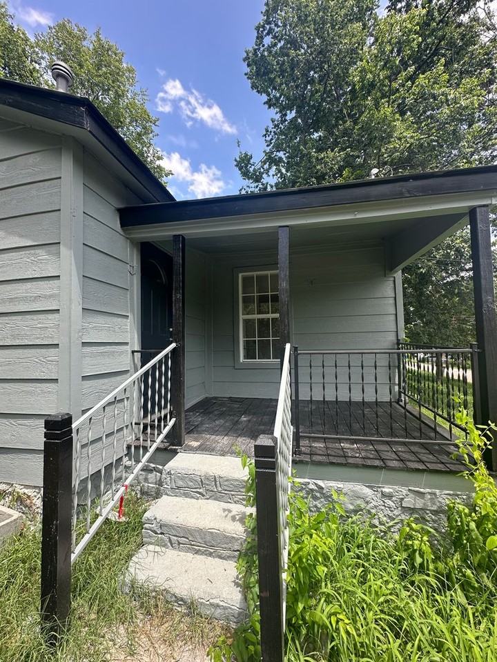 1609 Alma Blvd - Photo 3 of 11