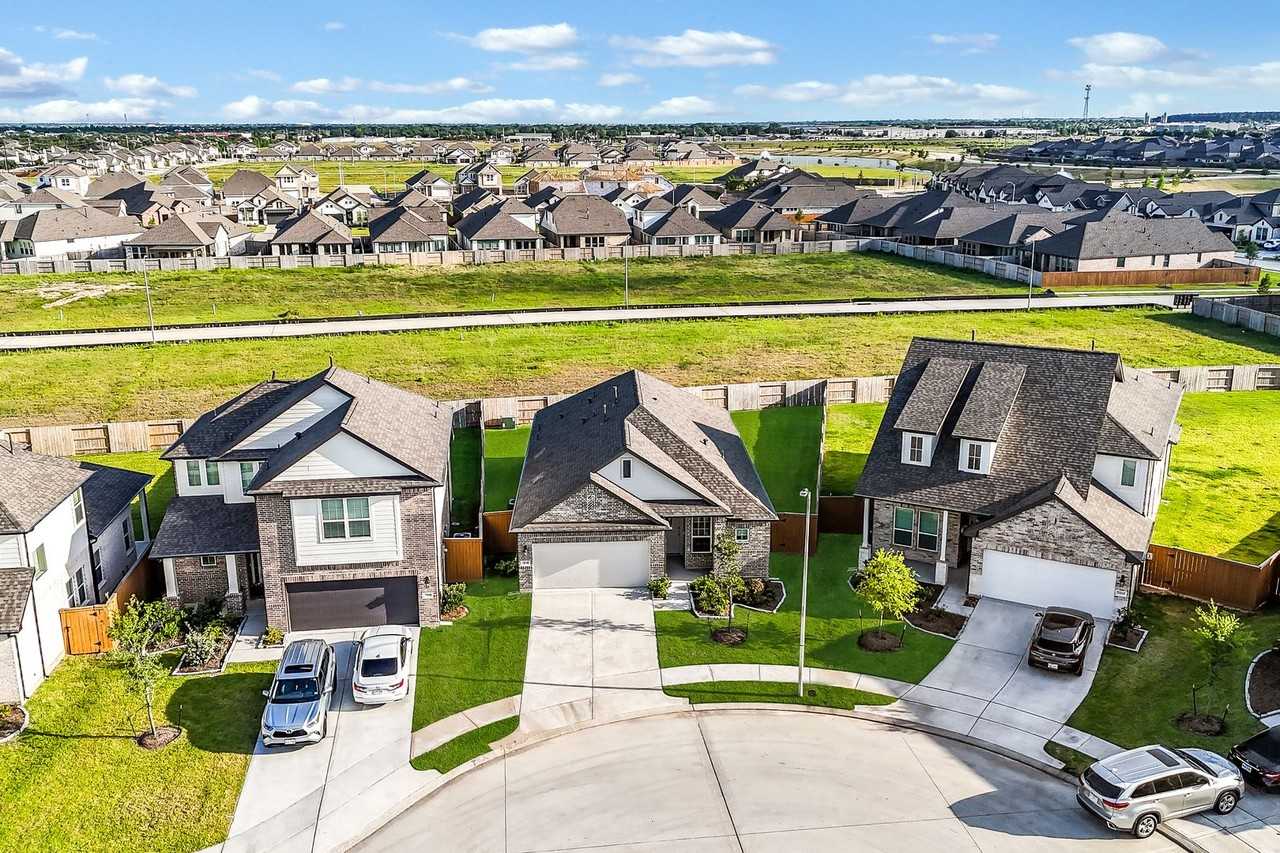 21006 Montego Breeze Ln - Photo 2 of 32