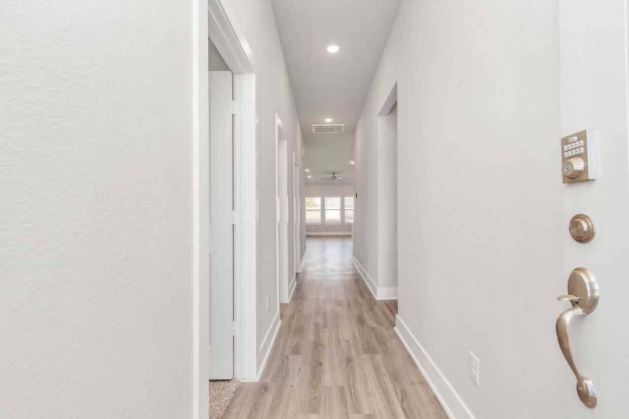 21006 Montego Breeze Ln - Photo 5 of 32