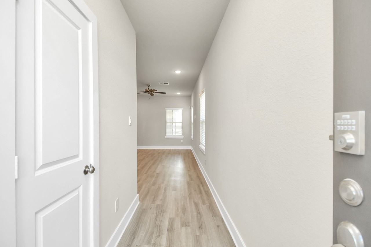 21035 Bay Village Dr - Photo 5 of 44