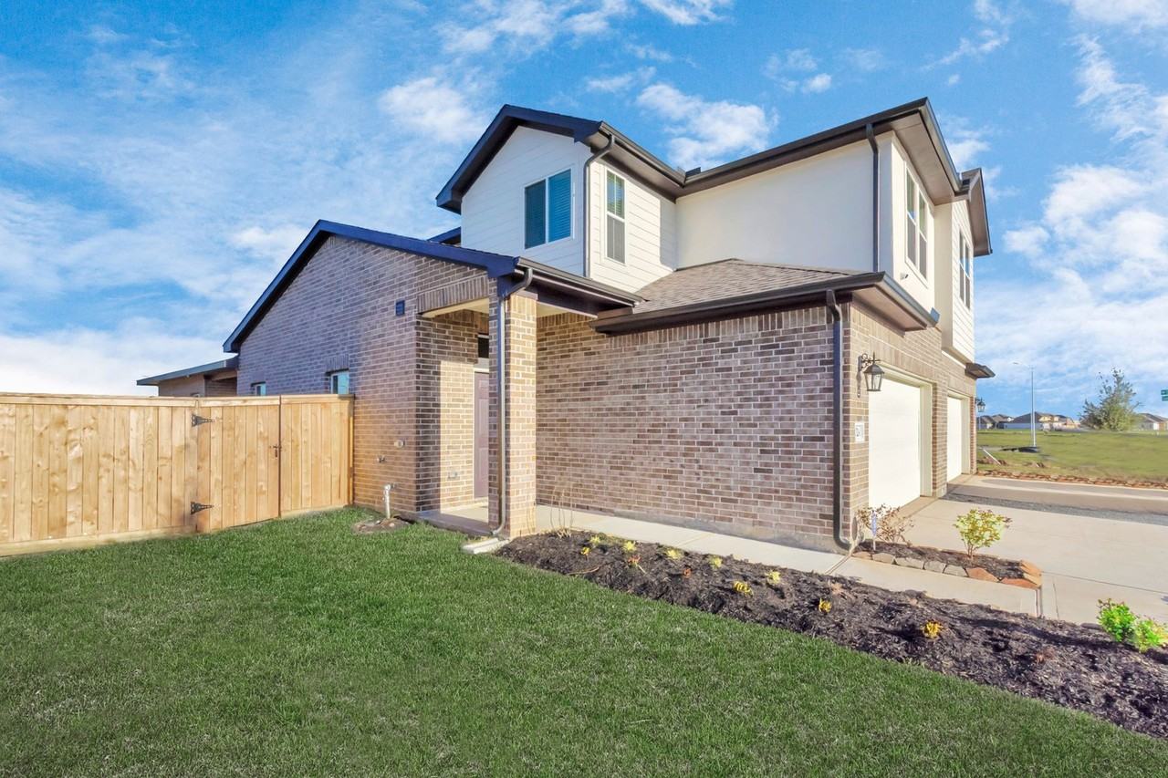 21010 Bay Village Dr - Photo 4 of 43