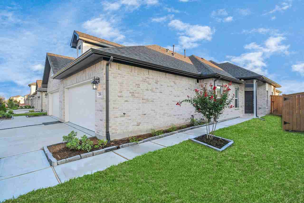 21014 Bay Village Dr - Photo 3 of 34