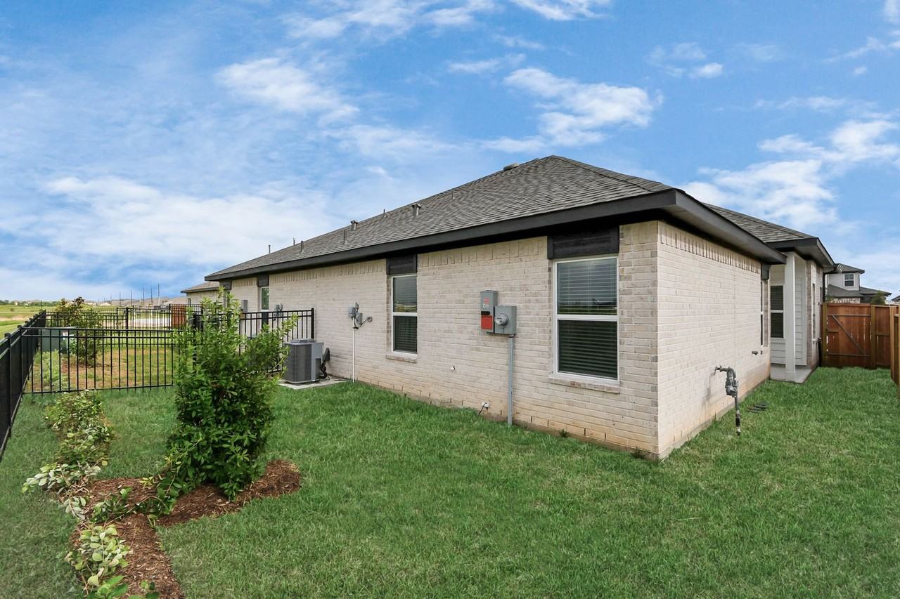 21014 Bay Village Dr - Photo 5 of 34