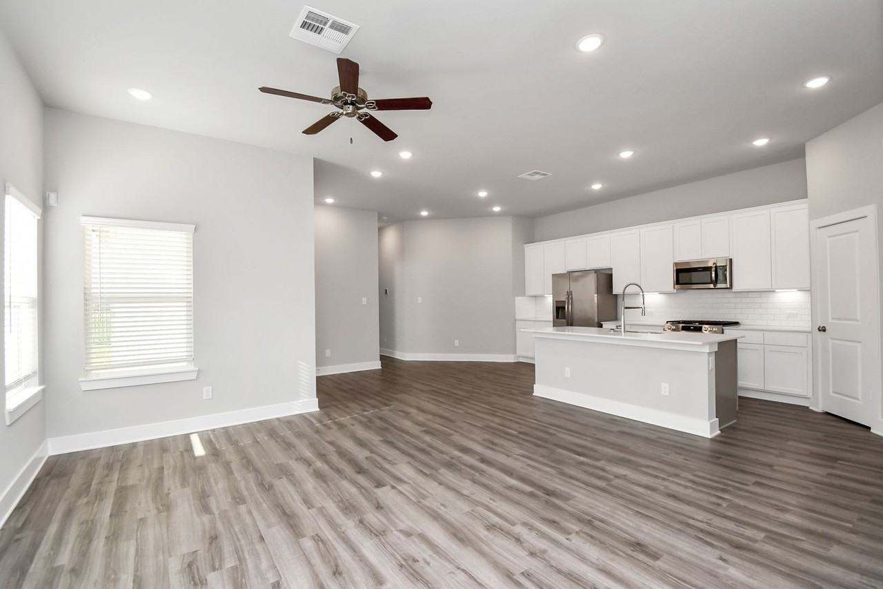 21014 Bay Village Dr - Photo 6 of 34