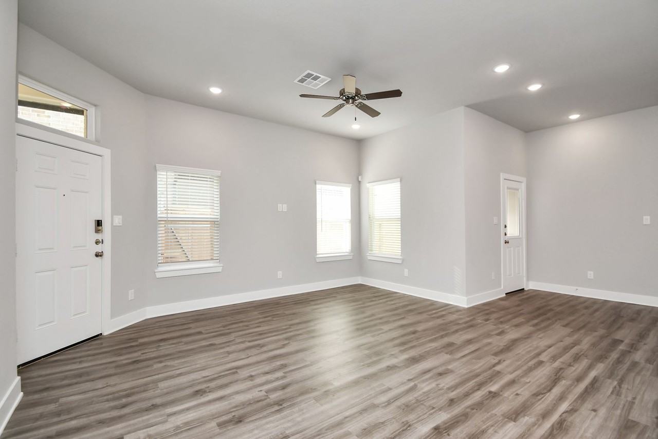21014 Bay Village Dr - Photo 7 of 34