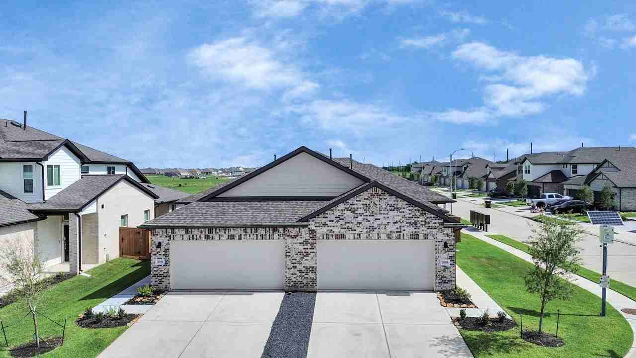 21039 Shore Oak Dr - Photo 2 of 31