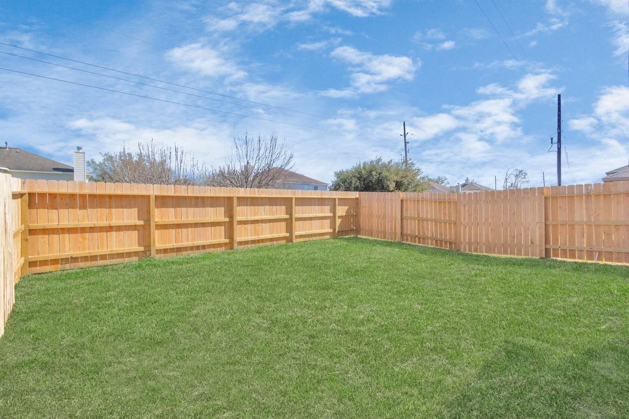 21019 Bay Village Dr - Photo 5 of 40