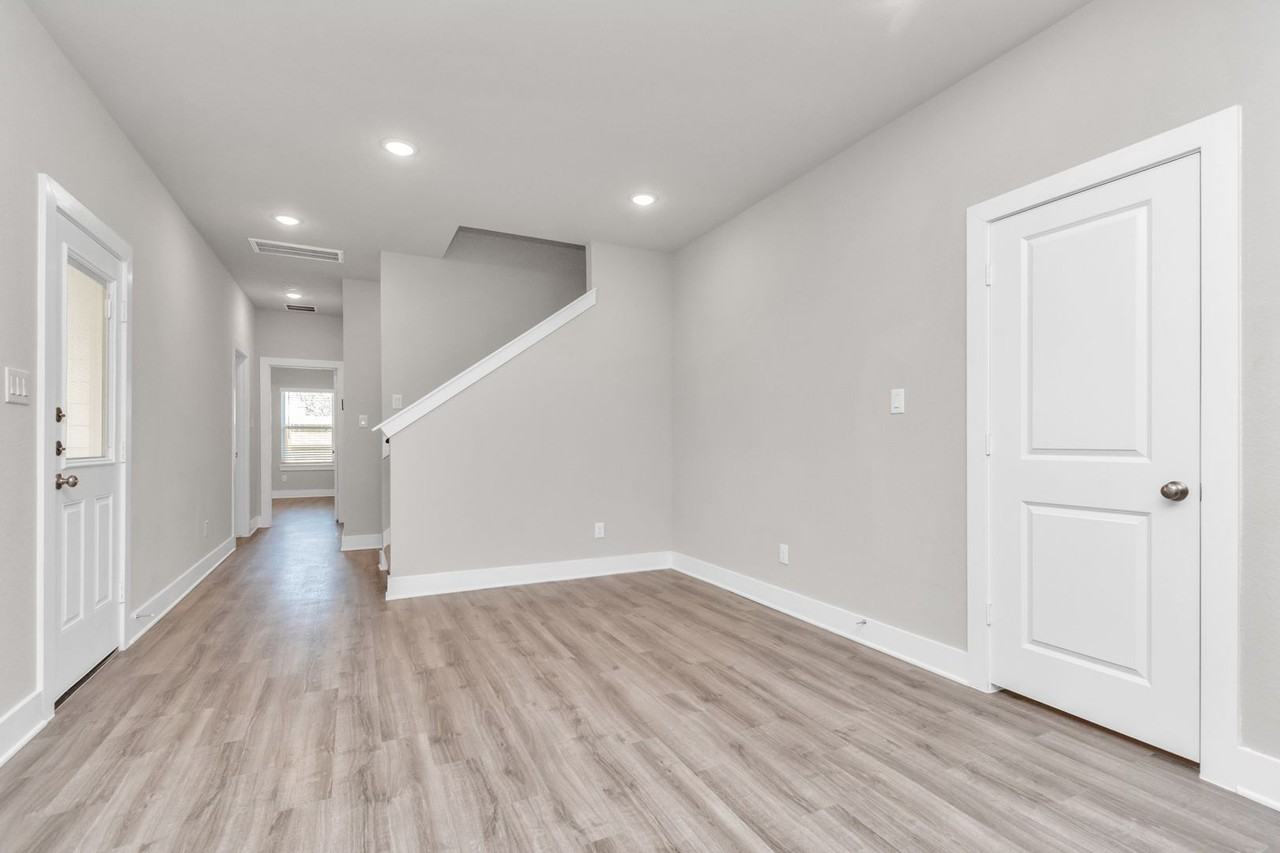 21019 Bay Village Dr - Photo 7 of 40