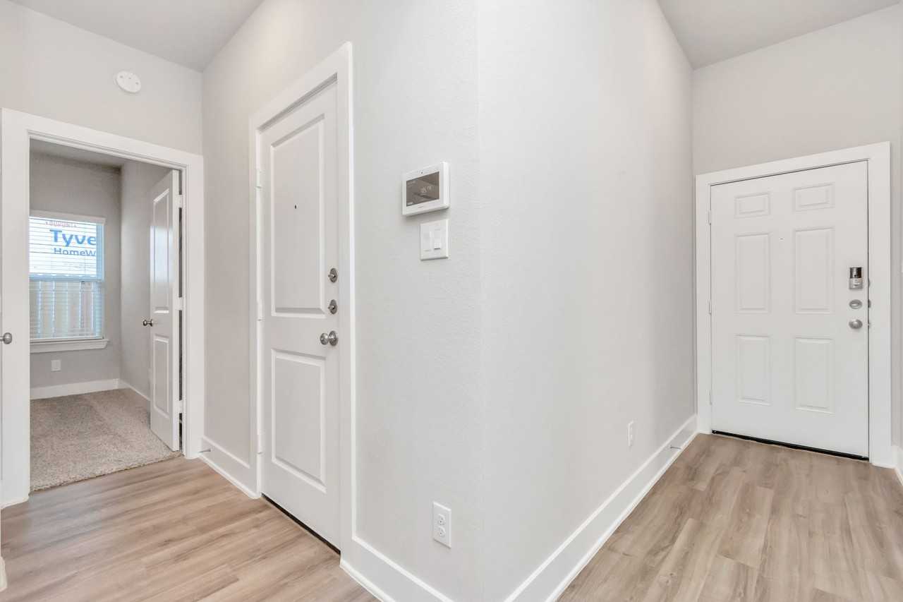 21050 Montego Breeze Ln - Photo 5 of 29