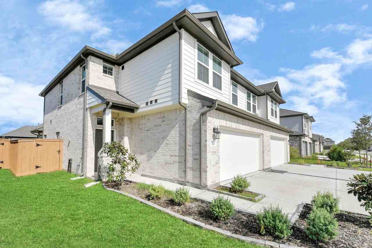 21026 Bay Village Dr - Photo 3 of 49