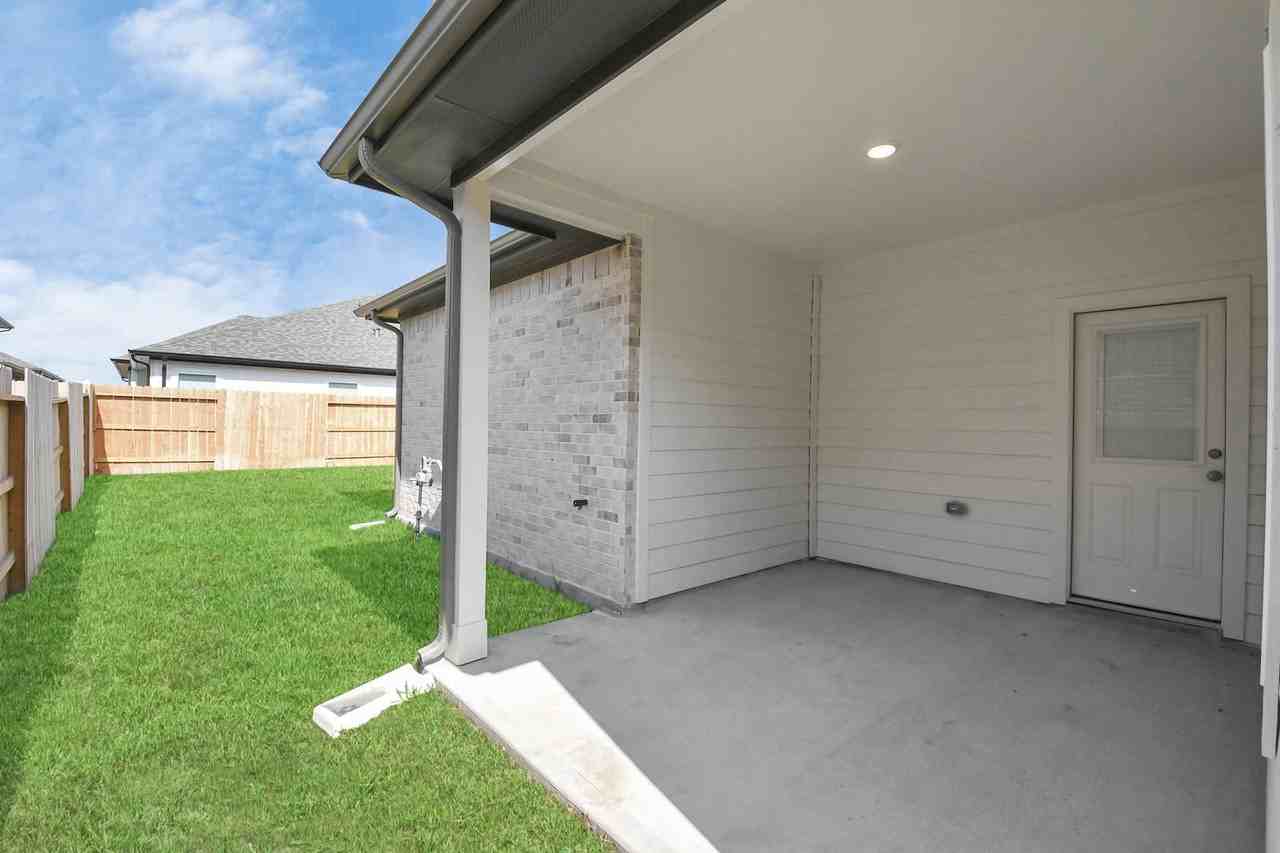 21026 Bay Village Dr - Photo 5 of 49